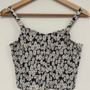 Floral‎ Black and White Crop Top- fits like a M